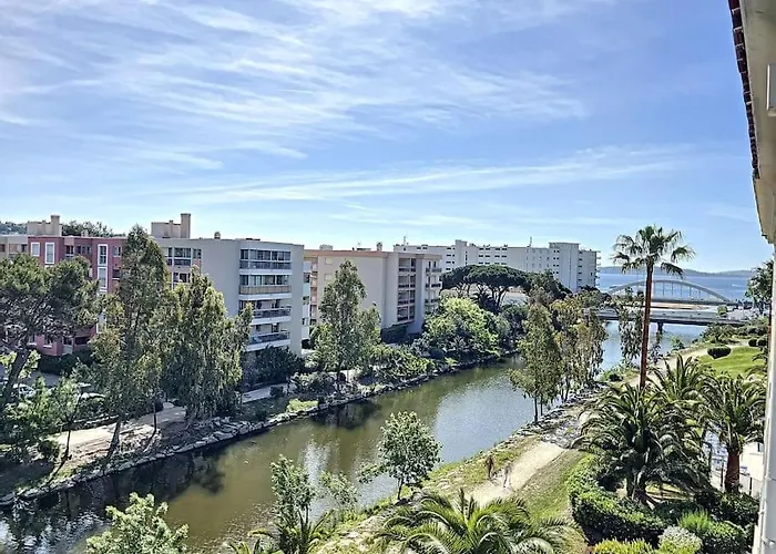 Port Marine - T3 Calme, Avec Terrasse, Piscine, Pres De La *