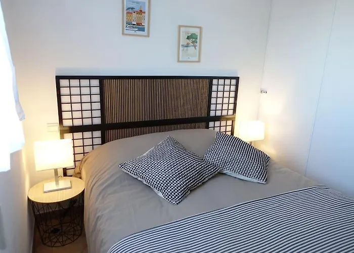 Port Marine - T3 Calme, Avec Terrasse, Piscine, Près De La *