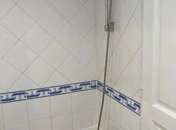 Port Marine - T3 Calme, Avec Terrasse, Piscine, Pres De La *