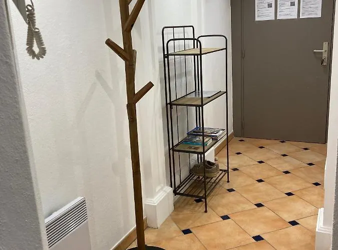 Port Marine - T3 Calme, Avec Terrasse, Piscine, Pres De La Appartement *