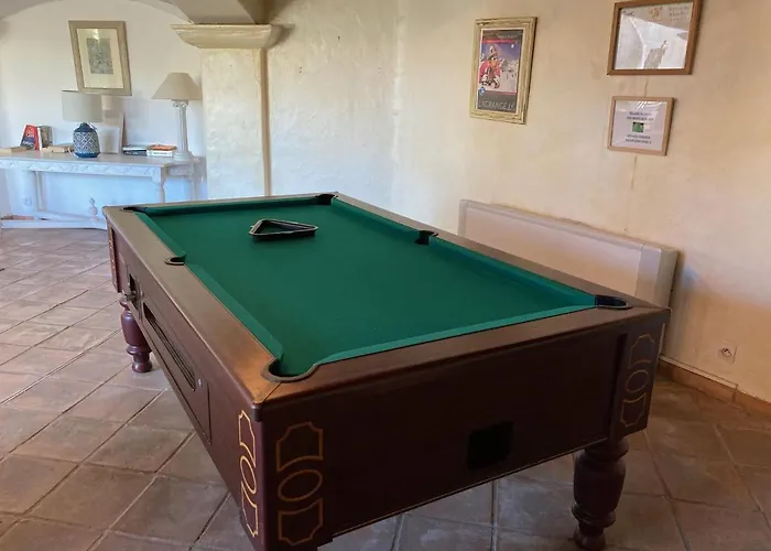 Appartement Port Marine - T3 Calme, Avec Terrasse, Piscine, Pres De La