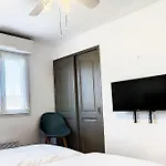 Port Marine - T3 Calme, Avec Terrasse, Piscine, Pres De La Apartament