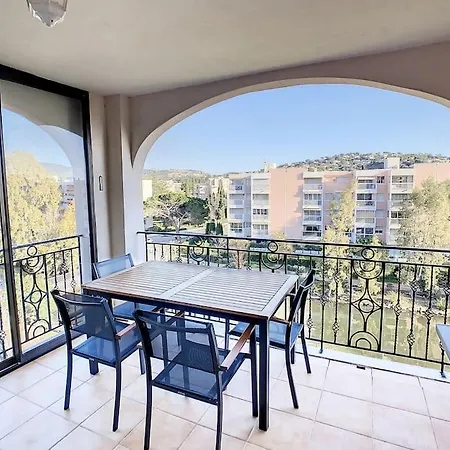 Apartment Port Marine - T3 Calme, Avec Terrasse, Piscine, Pres De La Sainte-Maxime
