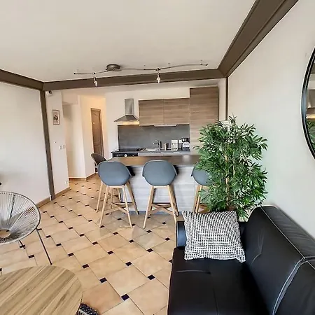 Port Marine - T3 Calme, Avec Terrasse, Piscine, Pres De La Apartment *