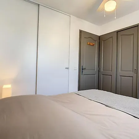 Port Marine - T3 Calme, Avec Terrasse, Piscine, Pres De La Apartament *