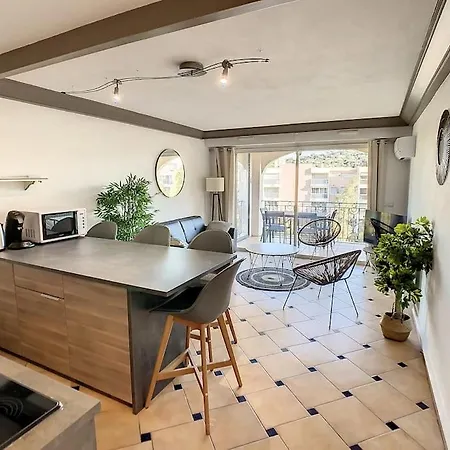 Port Marine - T3 Calme, Avec Terrasse, Piscine, Pres De La Apartment Sainte-Maxime