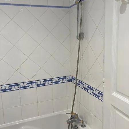 Port Marine - T3 Calme, Avec Terrasse, Piscine, Pres De La *