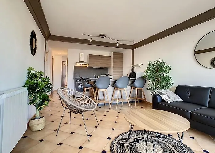 Port Marine - T3 Calme, Avec Terrasse, Piscine, Pres De La * Sainte-Maxime