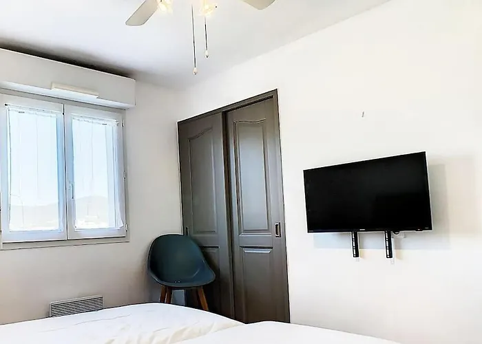 Port Marine - T3 Calme, Avec Terrasse, Piscine, Pres De La Apartamento