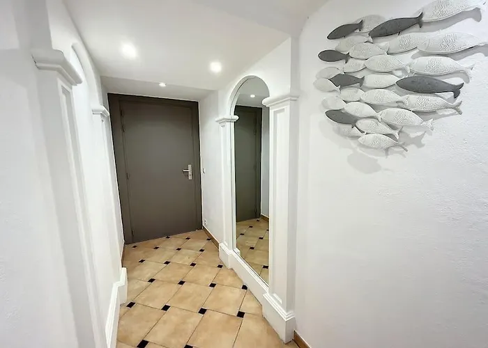 Port Marine - T3 Calme, Avec Terrasse, Piscine, Pres De La 아파트 생트막시메