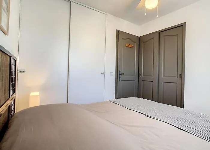 Port Marine - T3 Calme, Avec Terrasse, Piscine, Pres De La Apartamento *