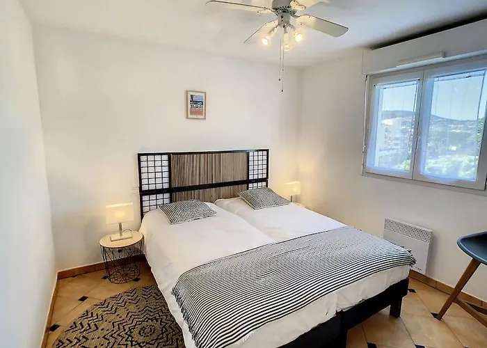 Port Marine - T3 Calme, Avec Terrasse, Piscine, Pres De La *