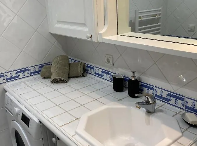 Apartamento Port Marine - T3 Calme, Avec Terrasse, Piscine, Pres De La Sainte-Maxime